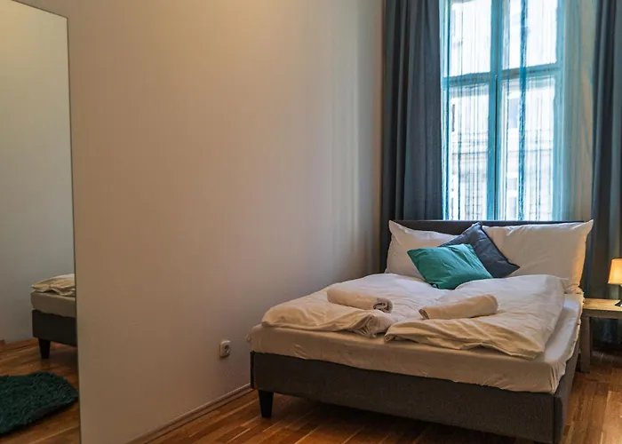 Spacious 3 Private In A Shared In דירה