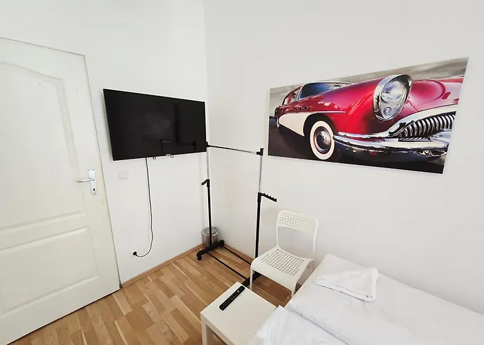 Spacious 3 Private In A Shared In דירה
