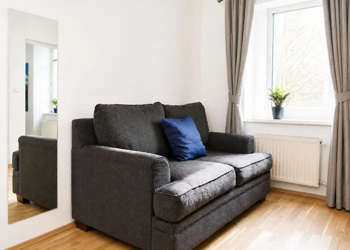 Spacious 3 Private In A Shared In דירה וינה