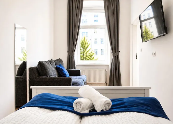 Spacious 3 Private In A Shared In *