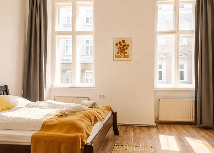 Spacious 3 Private In A Shared In * וינה