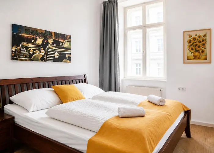 Spacious 3 Private In A Shared In דירה