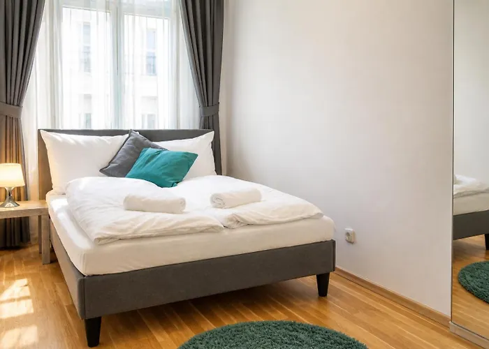 Spacious 3 Private In A Shared In וינה