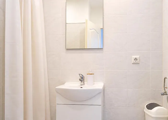 Spacious 3 Private In A Shared In *